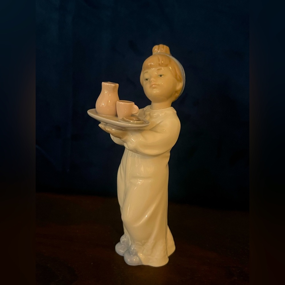 NAO Breakfast  in Bed figurine. Made In Valencia-Spain. Daisa 1998